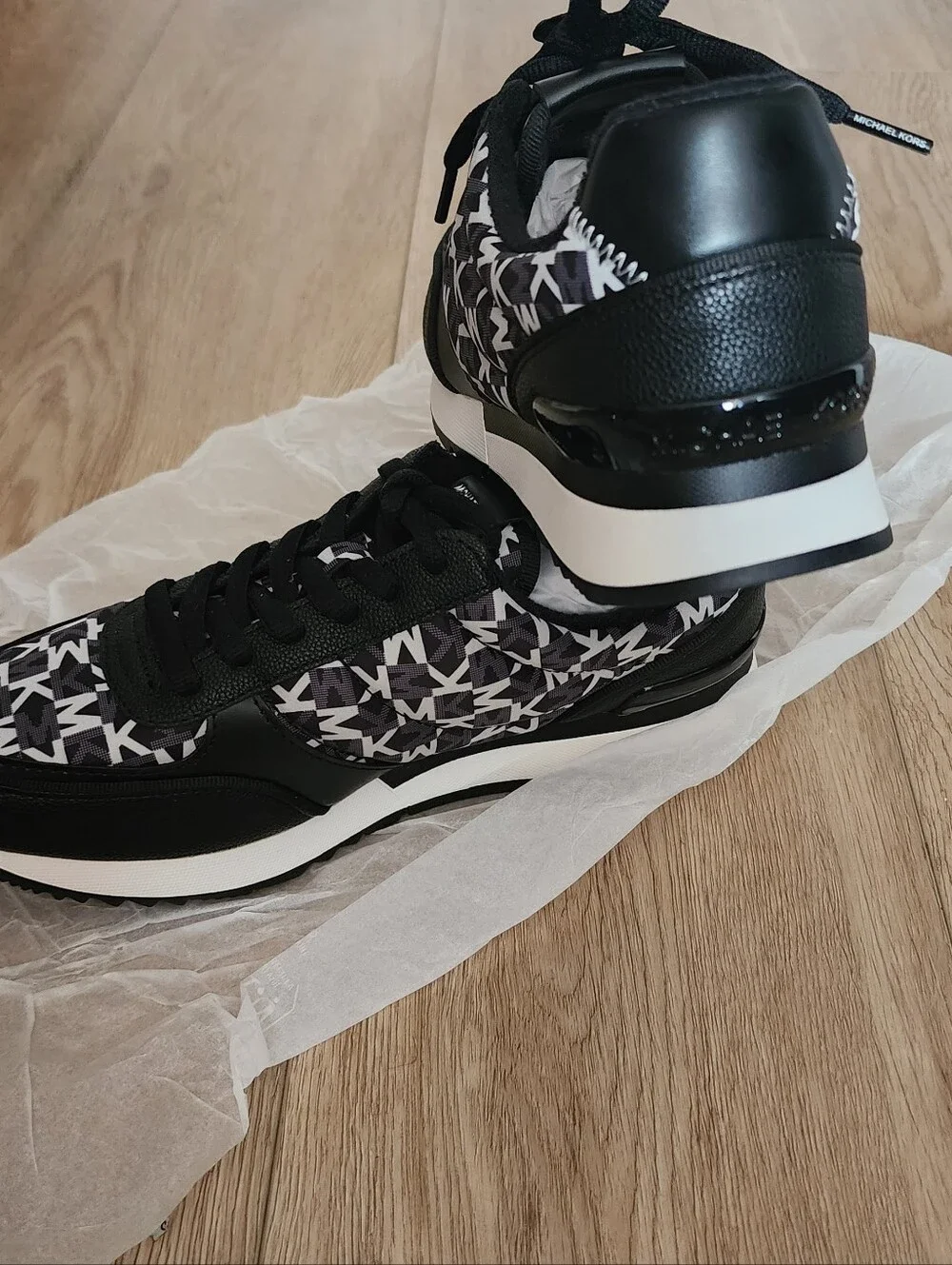 Michael Kors Andi Graphic Logo Trainers in a black combination size 8 New Unbox